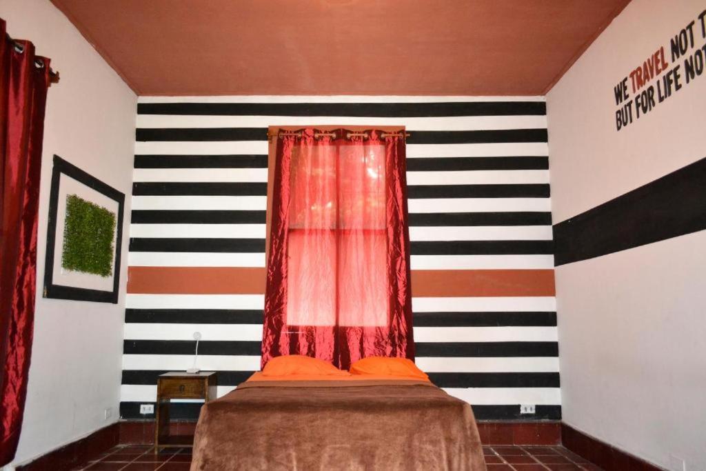 Bed and Breakfast 4 Grados Hostal à Ville de Guatemala Extérieur photo